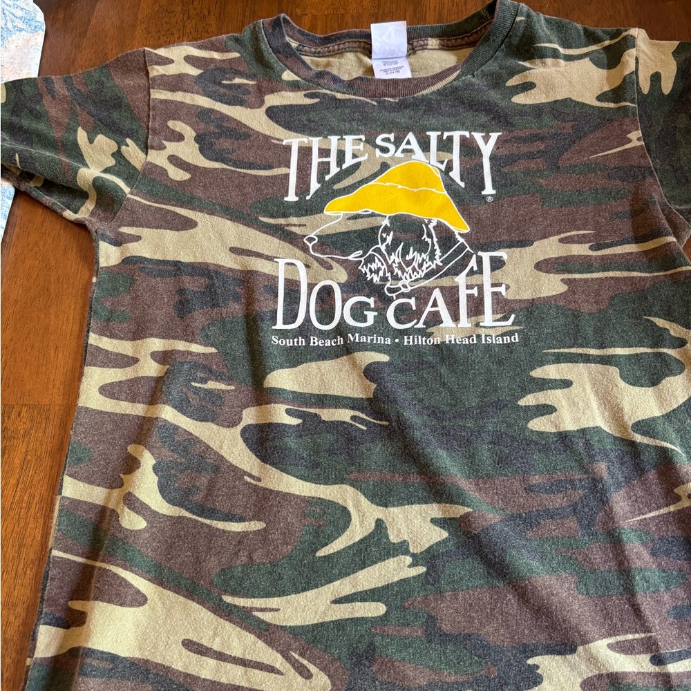 The Salty Dog Cafe Camo T-Shirt size YOUTH LARGE